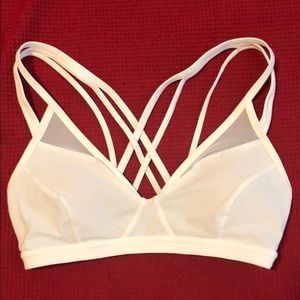 White lululemon sports bra